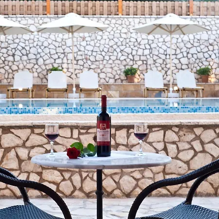 Vita Holidays & Studios Aparthotel 3*