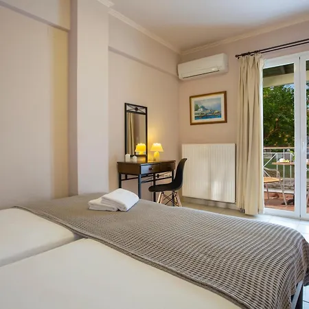 Holidays Apartmanhotel 4*