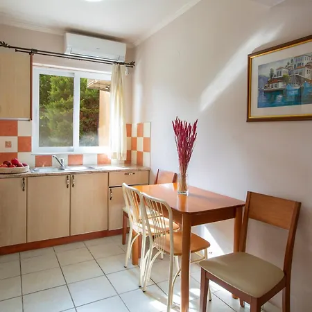 Holidays Aparthotel 3*